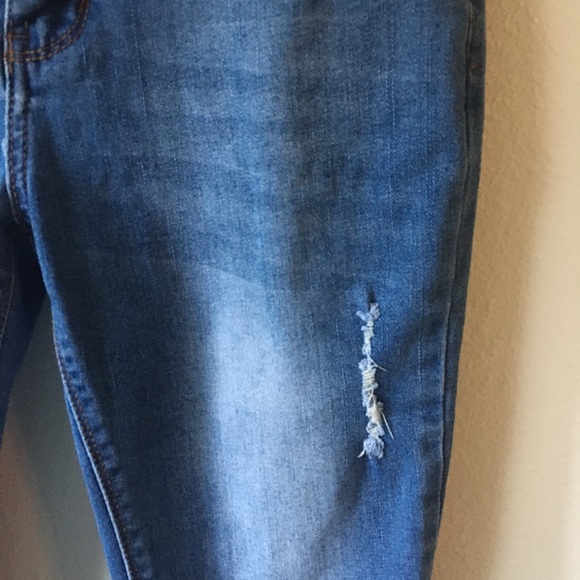 👖2/$20 GO GO JEANS MID RISE ANKLE - Picture 3 of 5